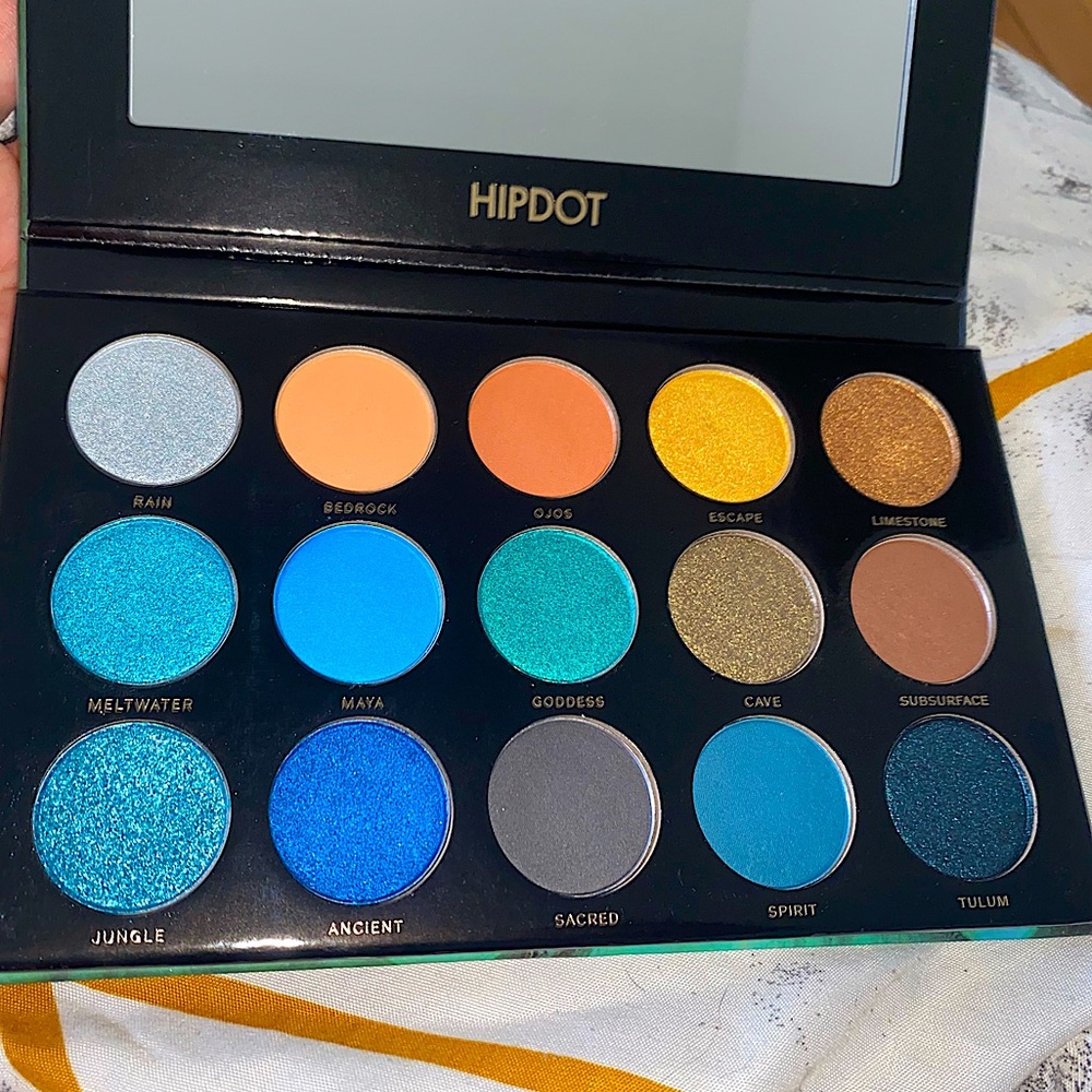 CENOTE eyeshadow palette by HipDot